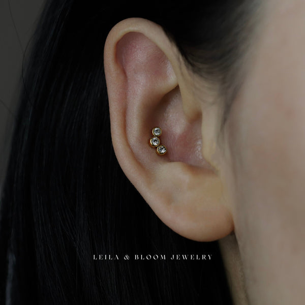 Labret Flat Back Earrings âĸ Dainty Minimalist Earring 18G âĸ Conch Cartilage Lobe âĸ Titanium 18K Gold Filled âĸ Hypoallergenic